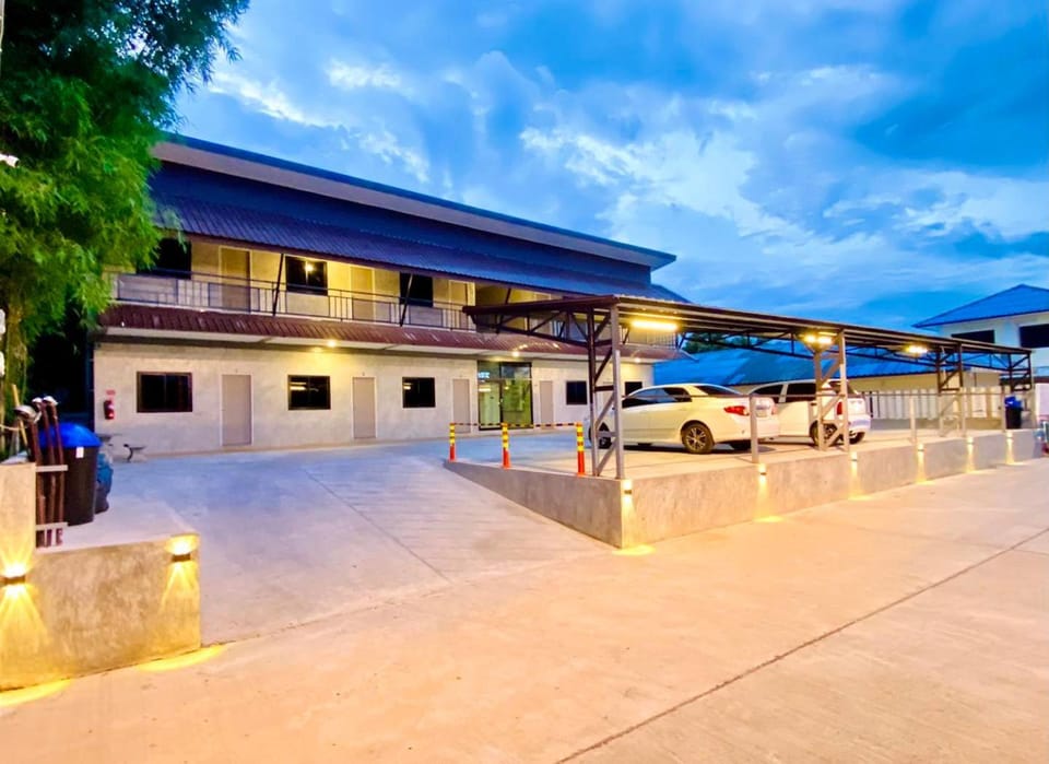 บ้านต้นไม้เพลส อุทัยธานี Apartment in Thailand