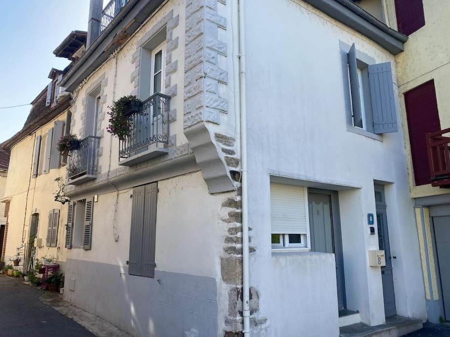 Appartement Le Nid du Saleys - 70 m2 centre ville de Salies-de-Béarn Apartment in French Basque Country