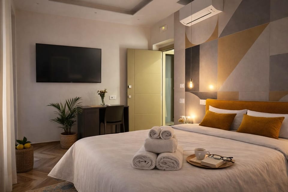 Bed, TV and multimedia, Photo of the whole room, Bedroom, towels, air conditioner