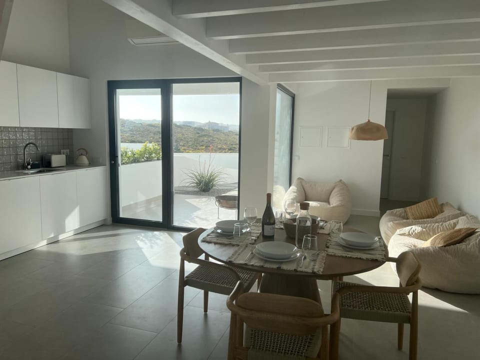 Kitchen or kitchenette, Living room, Seating area, Dining area
