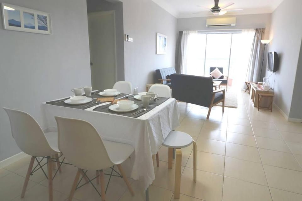 Living room, Seating area, Dining area, air conditioner
