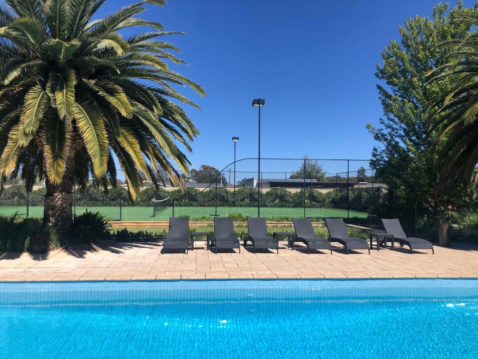 Activities, Garden, Tennis court, Tennis court, Garden view, Pool view, Area and facilities, Swimming pool, Sports, sunbed