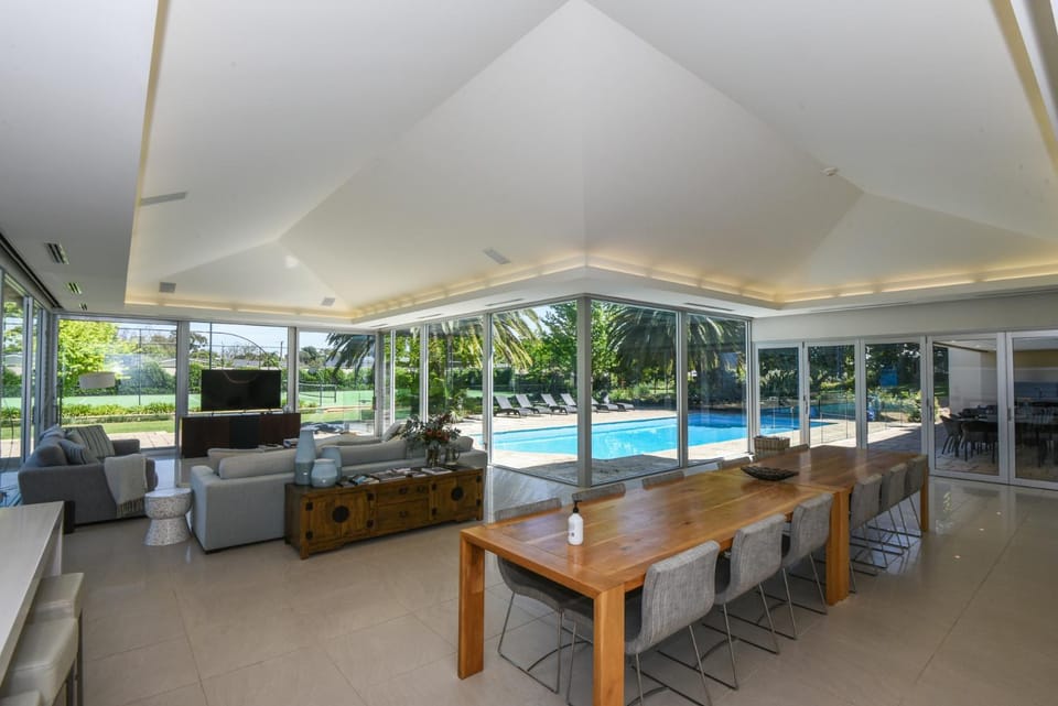 Living room, Dining area, Entertainment