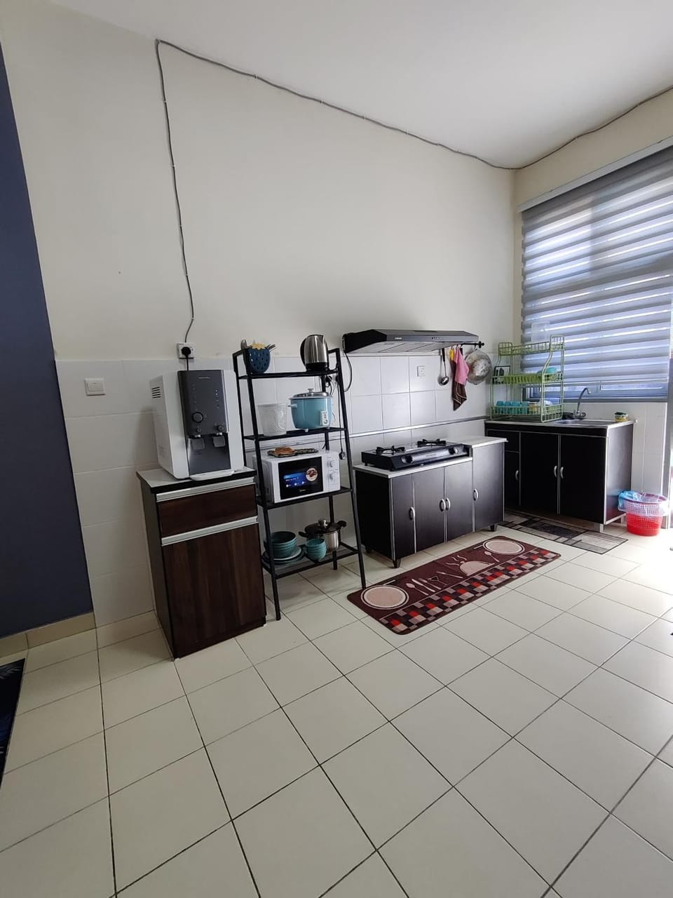 Kitchen or kitchenette, oven
