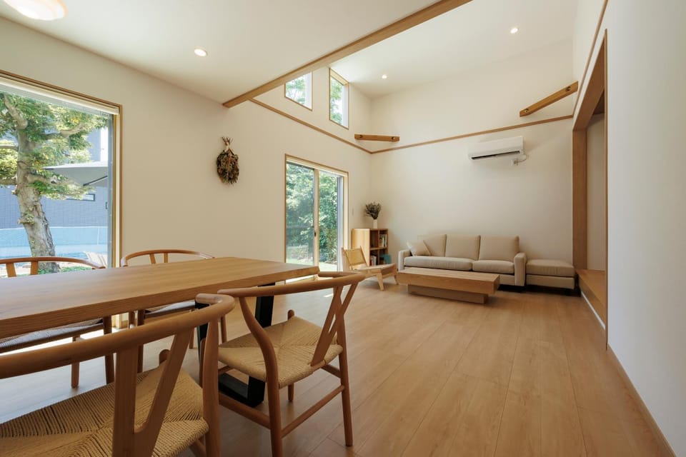 Living room, Dining area, air conditioner