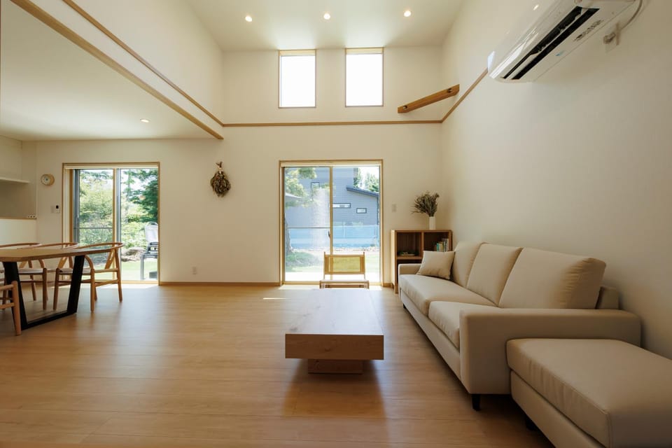 Living room, Seating area, air conditioner