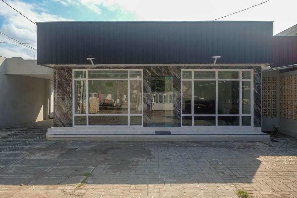Facade/entrance
