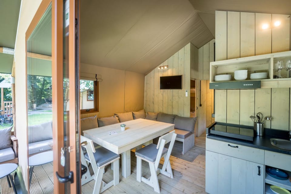 Urban Gardens Ieper Campground/ 
RV Resort in Ypres