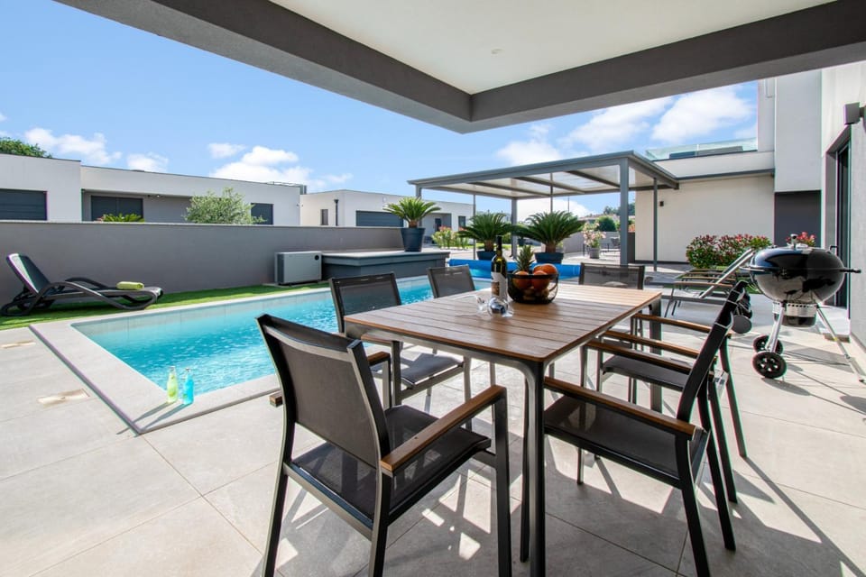Designer Villa Luna near the sea - by Istrabook Villa in Banjole