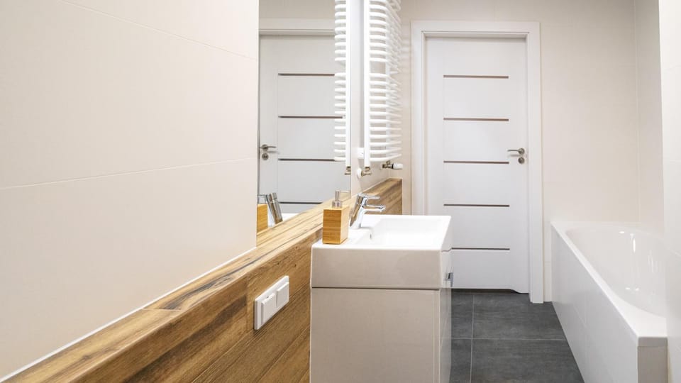 Bathroom, Bath