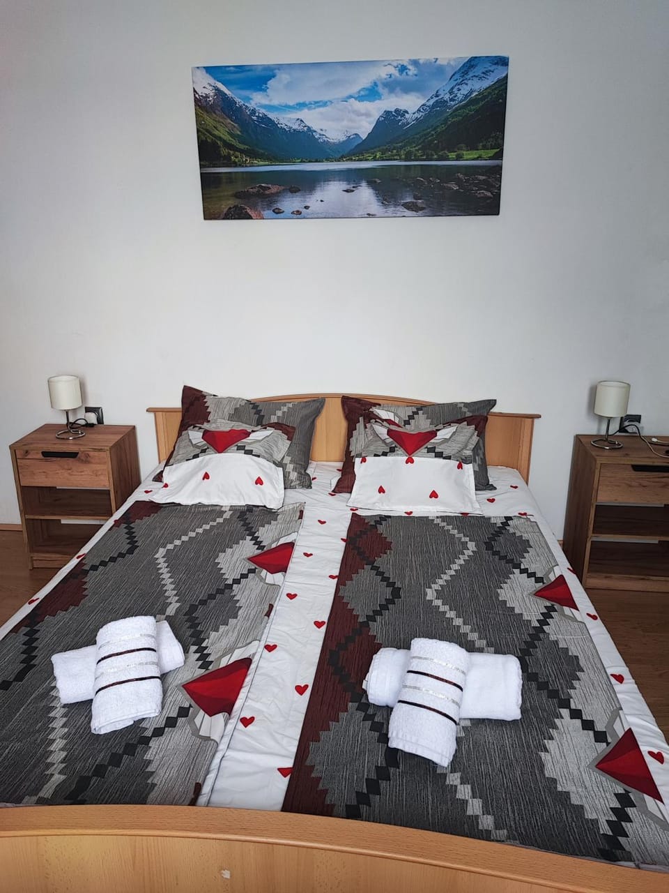 Bed, Bedroom, towels
