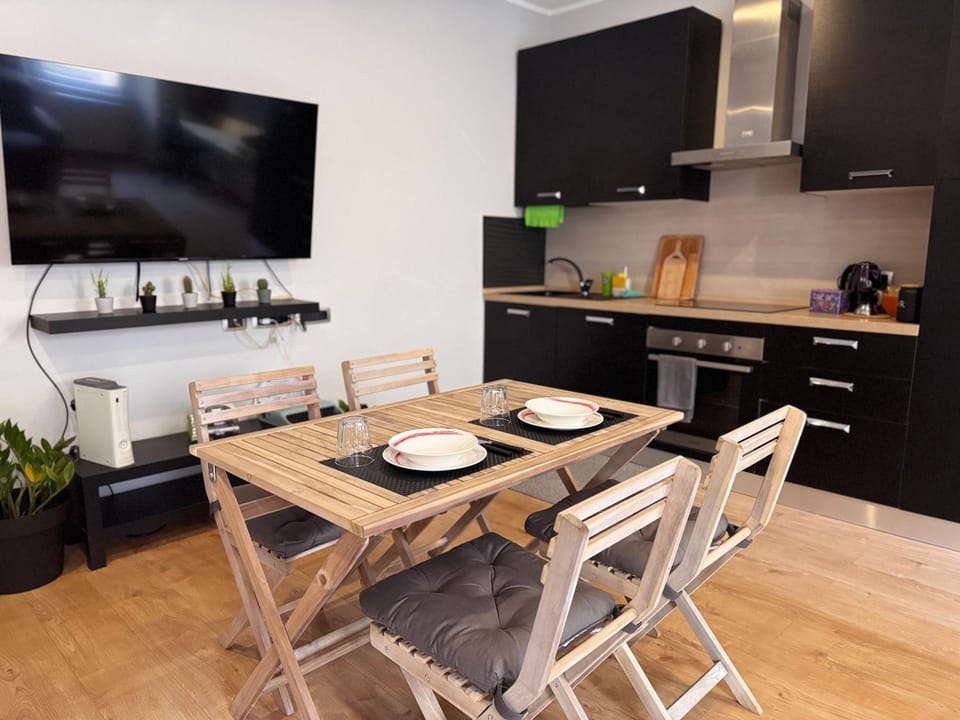 TV and multimedia, Kitchen or kitchenette, Dining area