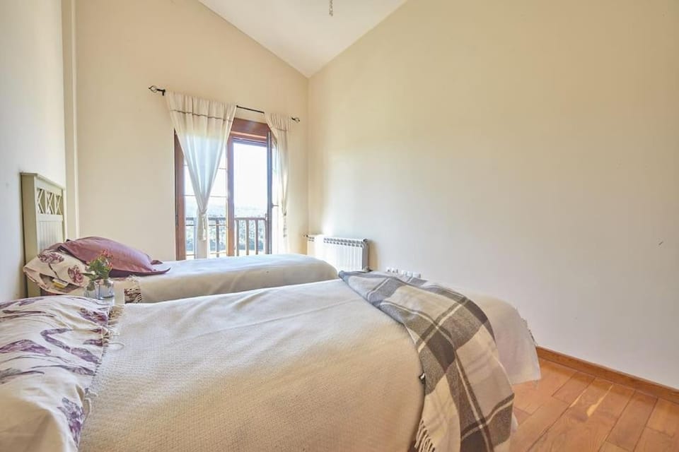 El Balcón de Comillas, chalet con jardín House in Western coast of Cantabria