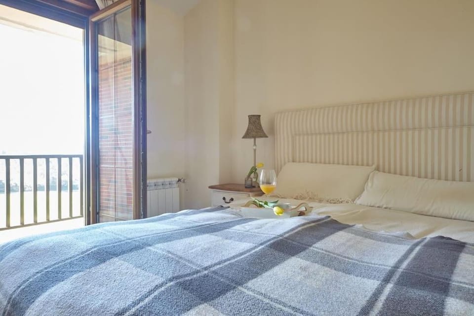 El Balcón de Comillas, chalet con jardín House in Western coast of Cantabria