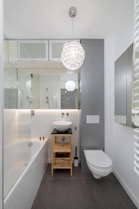 Shower, Toilet, Bathroom, Bath, towels