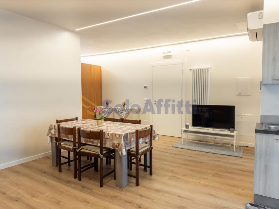 Communal lounge/ TV room, TV and multimedia, Dining area