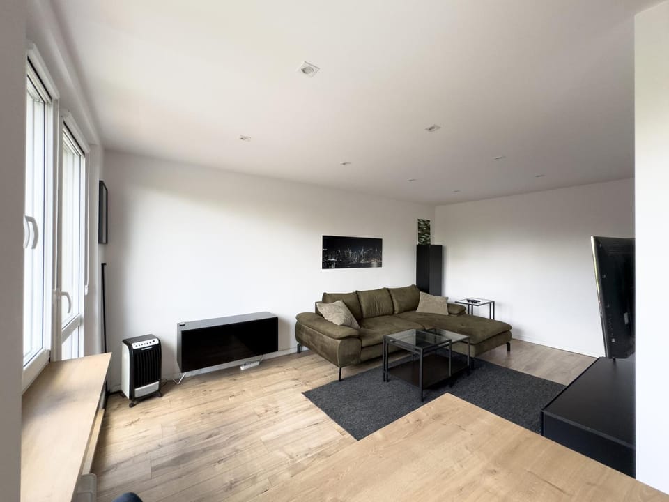 Communal lounge/ TV room, TV and multimedia, Living room, Seating area, Evening entertainment