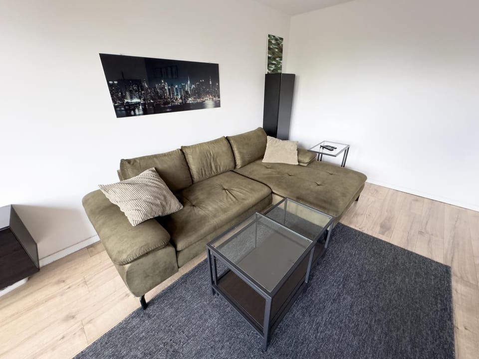 Communal lounge/ TV room, TV and multimedia, Living room, Seating area, Evening entertainment