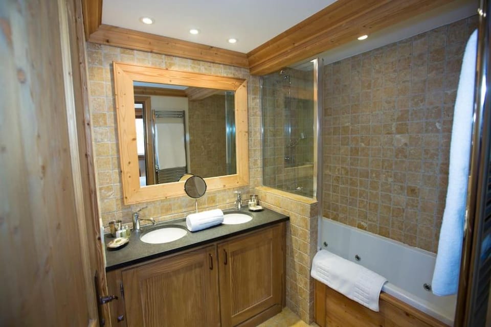 L'Aquila 23 - 2 bedroom apartment on the piste Apartment in Val dIsere