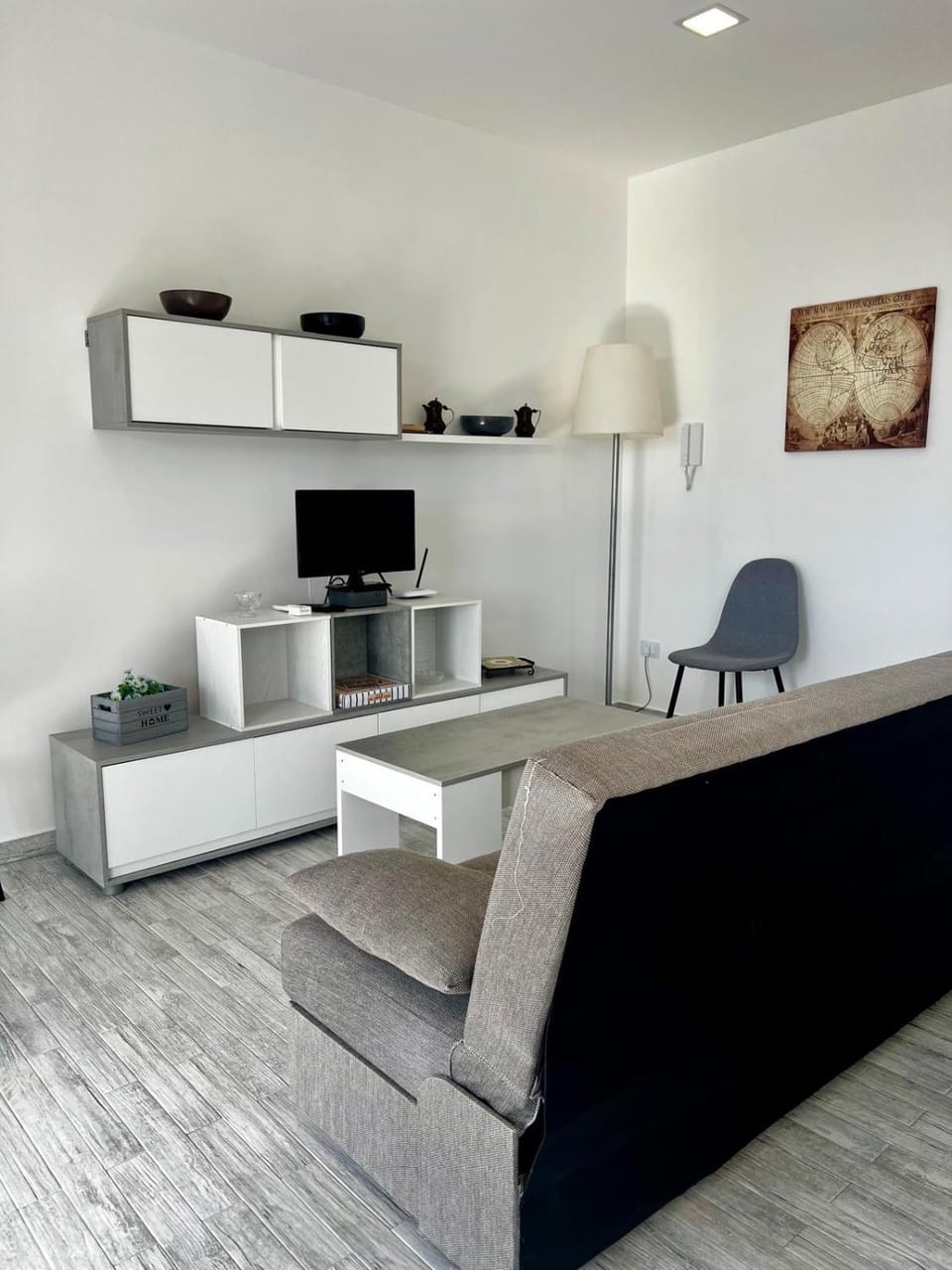 Property building, TV and multimedia, Living room, Sea view