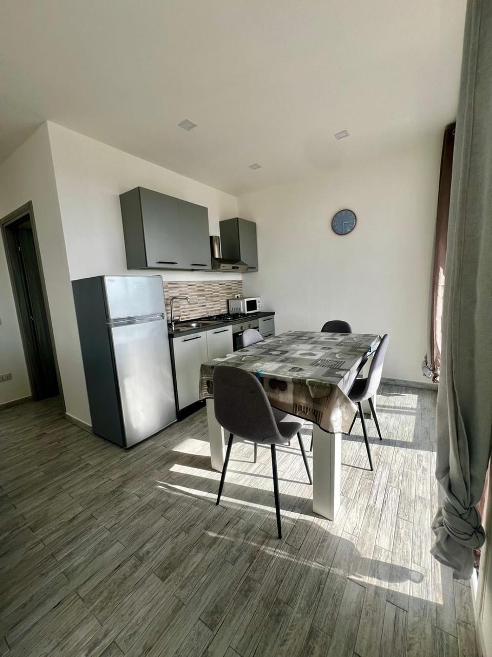 Balcony/Terrace, Kitchen or kitchenette, Dining area, microwave, minibar, oven, stove