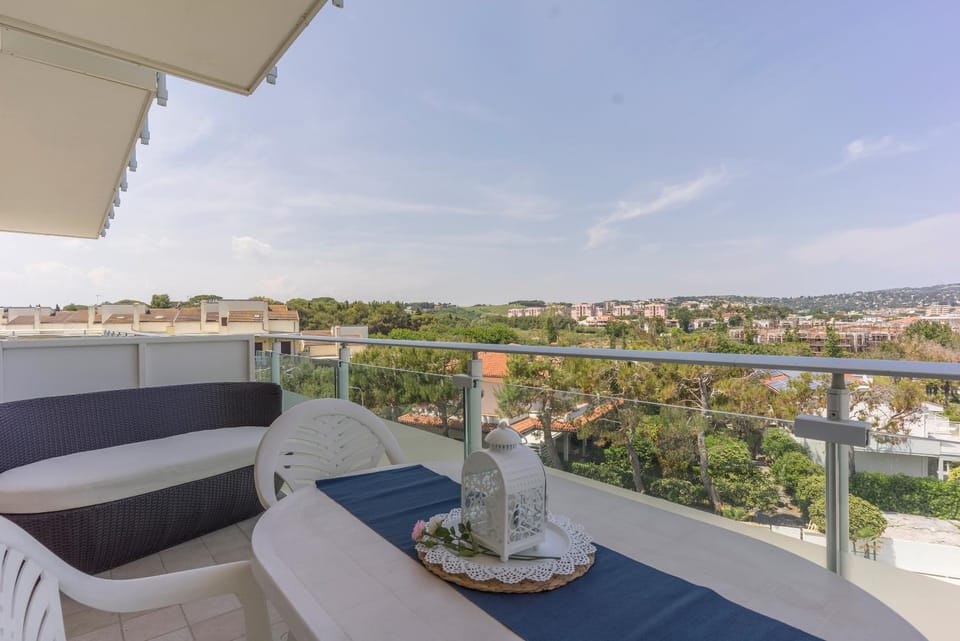 Balcony/Terrace, Landmark view