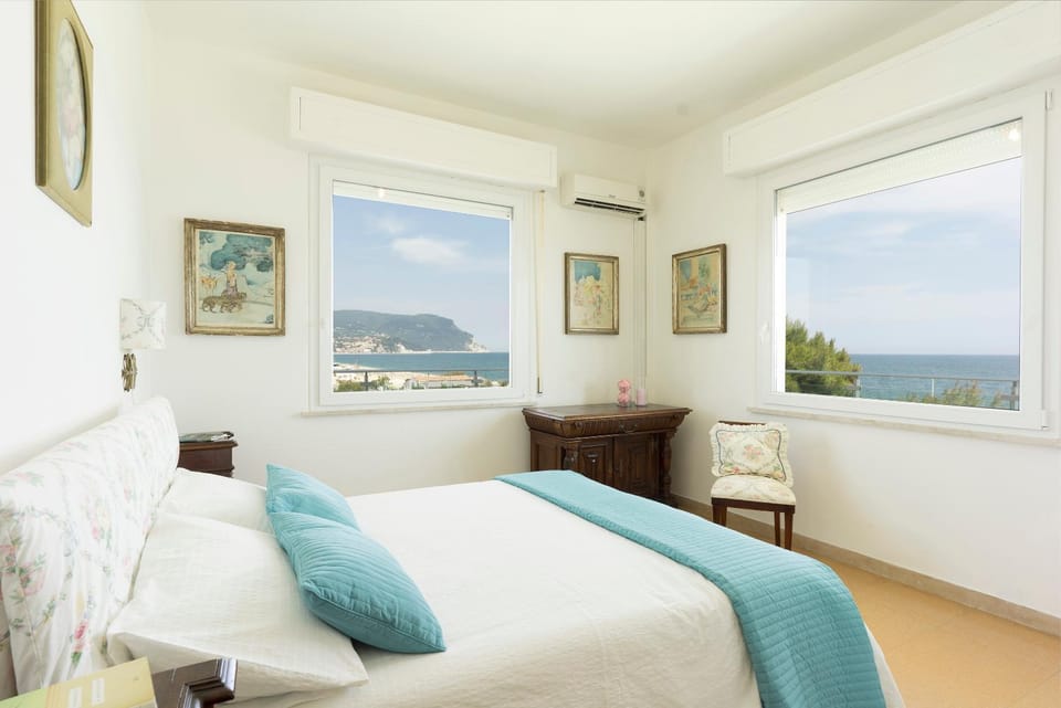 Bed, Photo of the whole room, Bedroom, Sea view