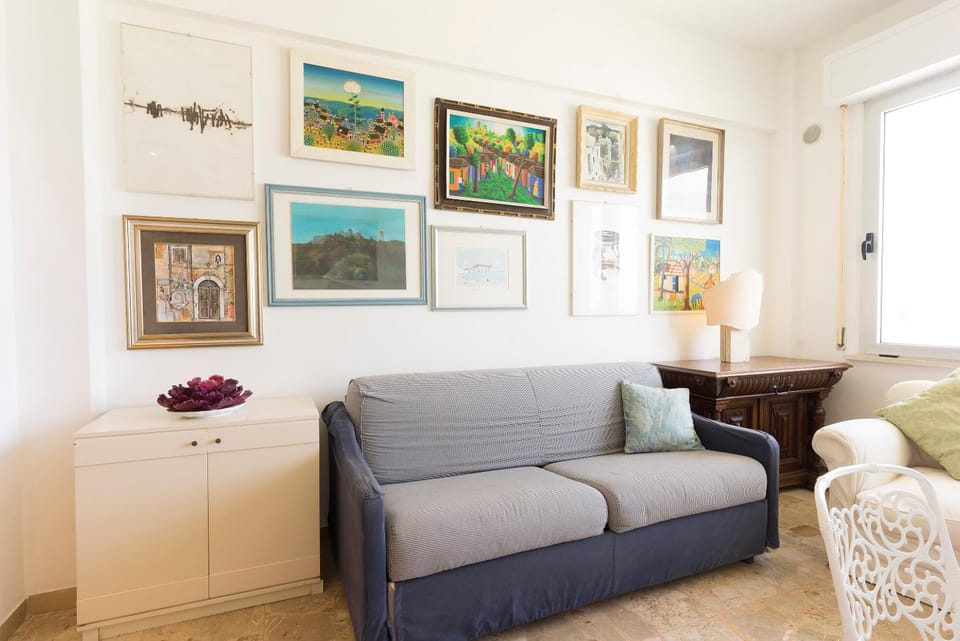 Day, Living room, Seating area