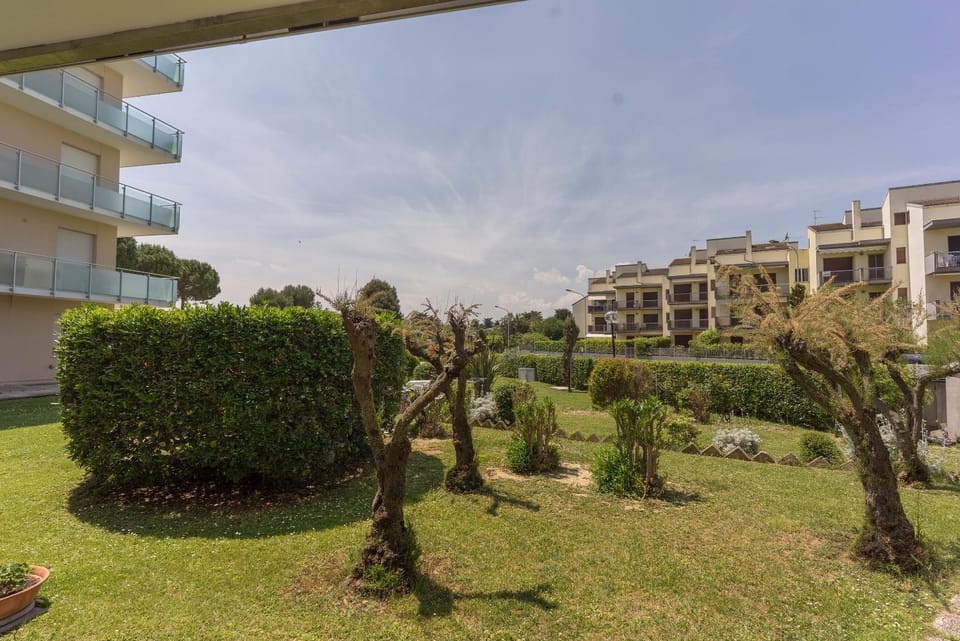 Property building, Spring, Day, Natural landscape, Garden, Garden view