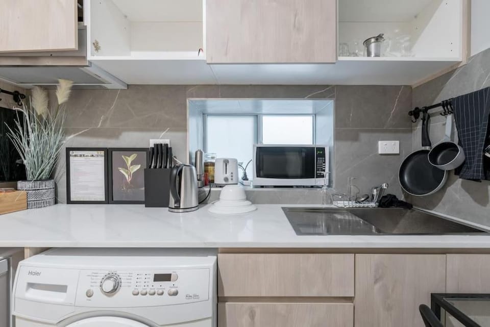 Prime Double Studio Room - AC - Next to Central Bed and Breakfast in Surry Hills