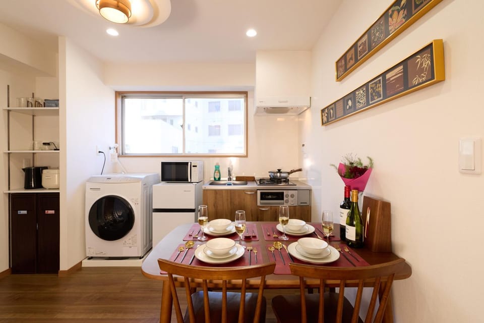 Coffee/tea facilities, Kitchen or kitchenette, Living room, Dining area, stove, washing machine