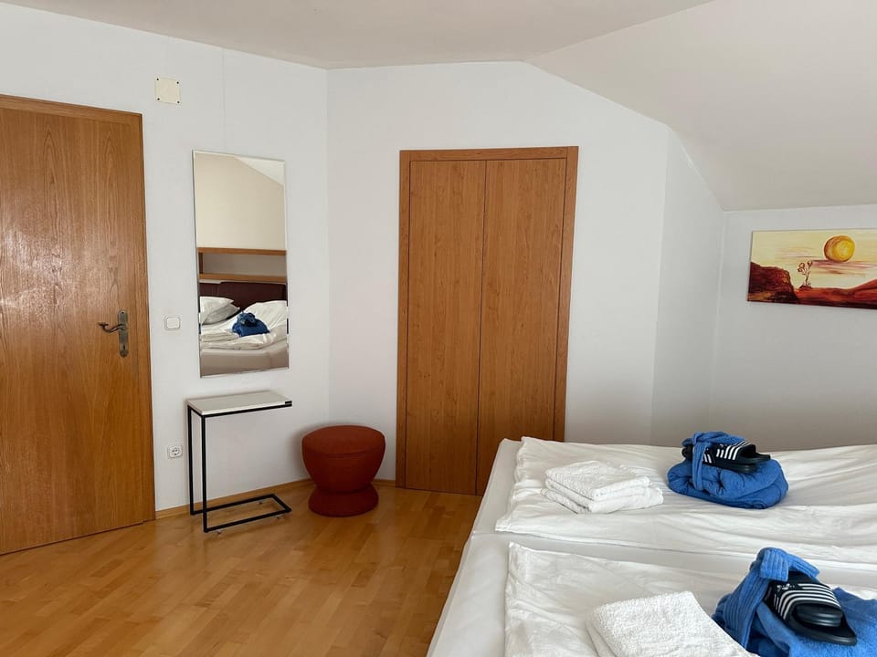 Photo of the whole room, Bedroom