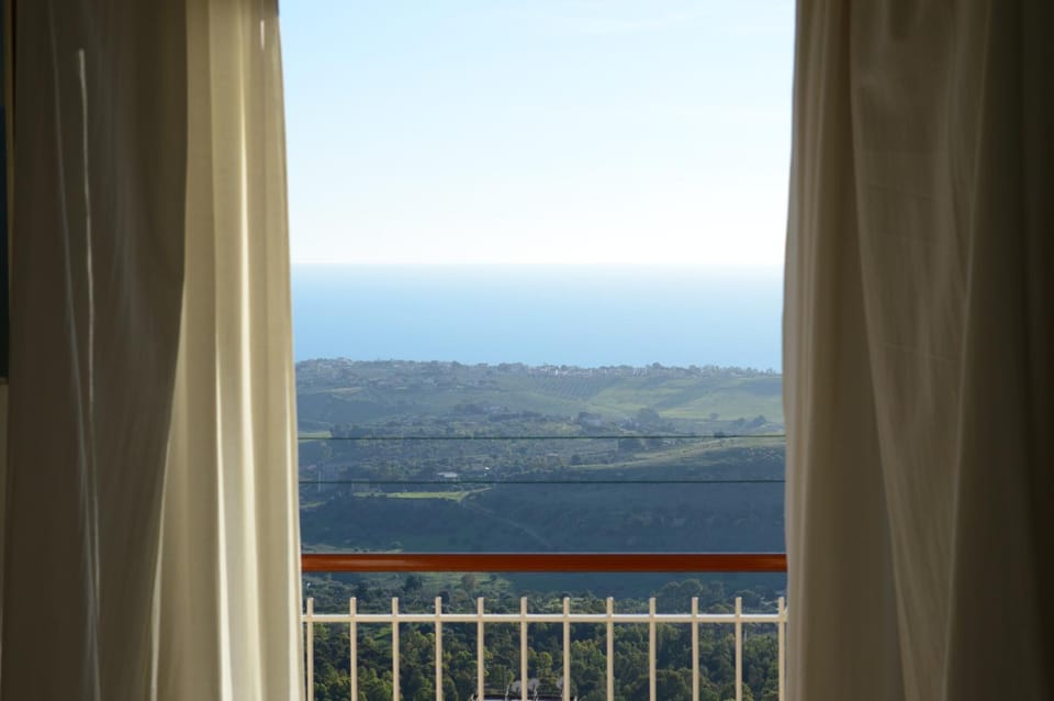 Balcony/Terrace, City view, Landmark view, Sea view