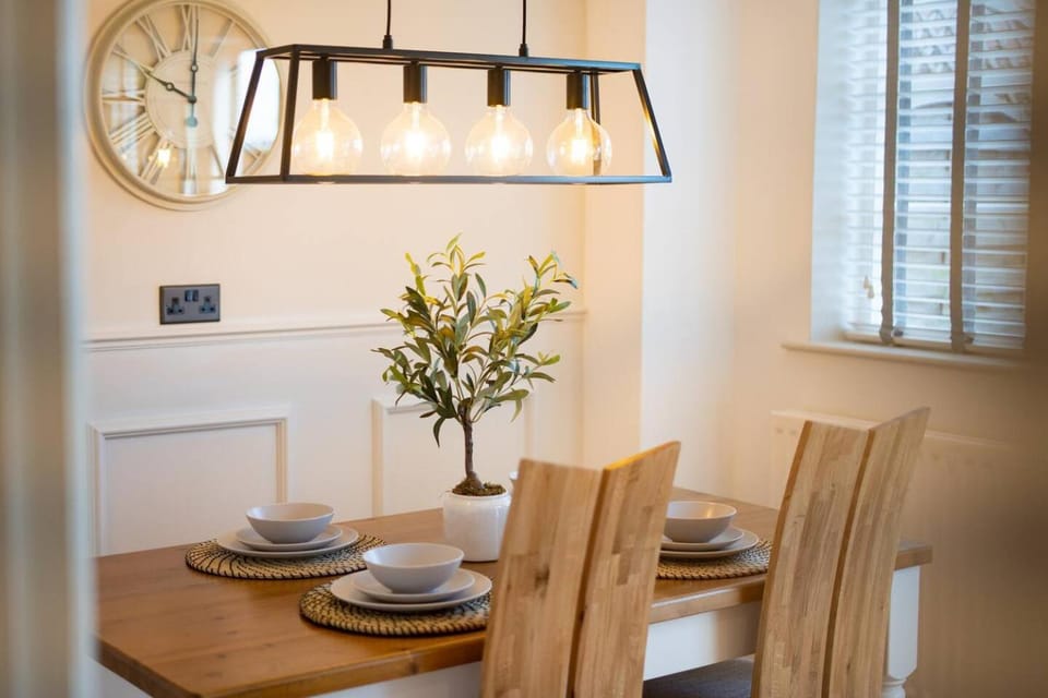 Stylish 2 Bedroom Cottage With Hot Tub And Parking House in Bewdley