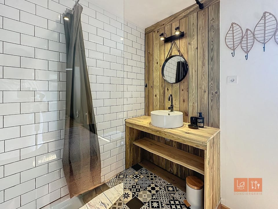 Shower, Bathroom