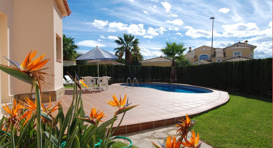 Villa Gaudi con piscina Villa in Safor