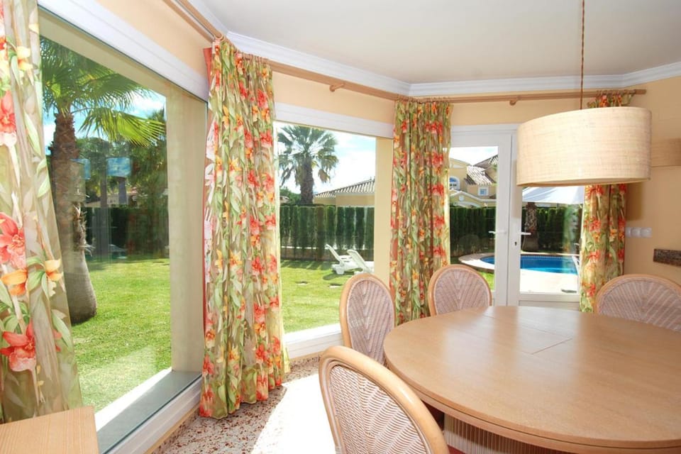 Villa Gaudi con piscina Villa in Safor