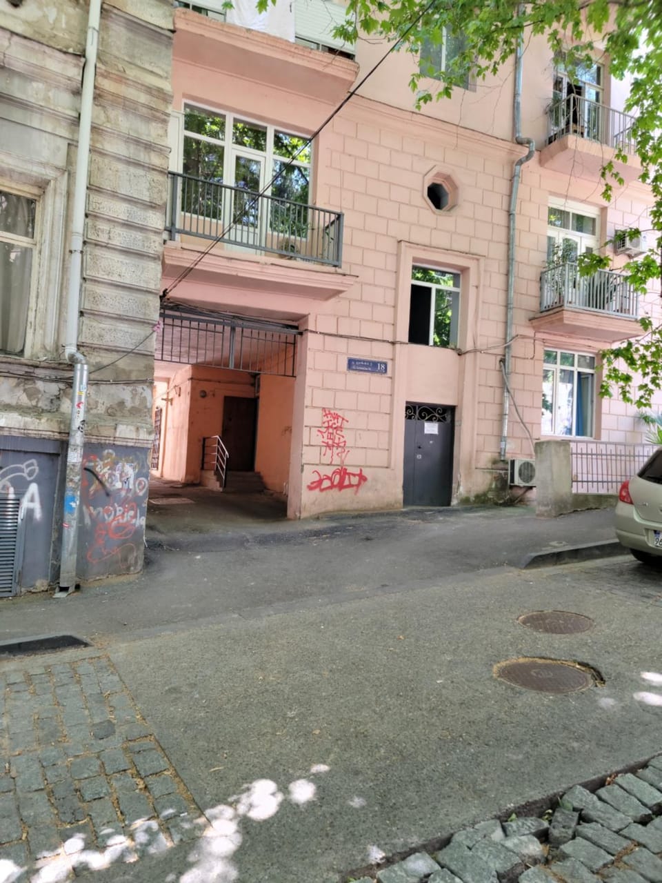 Facade/entrance