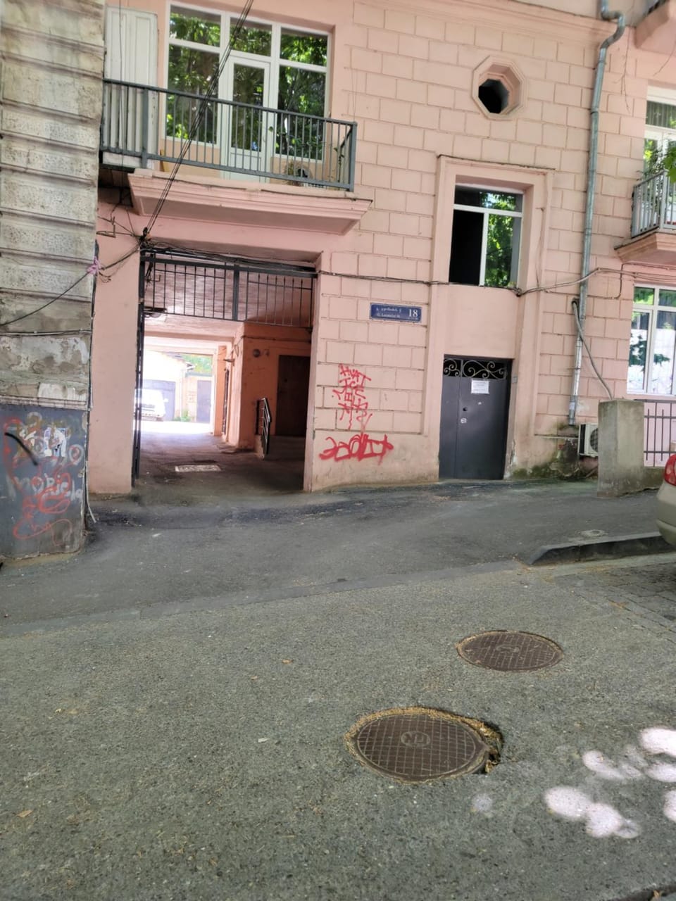 Facade/entrance