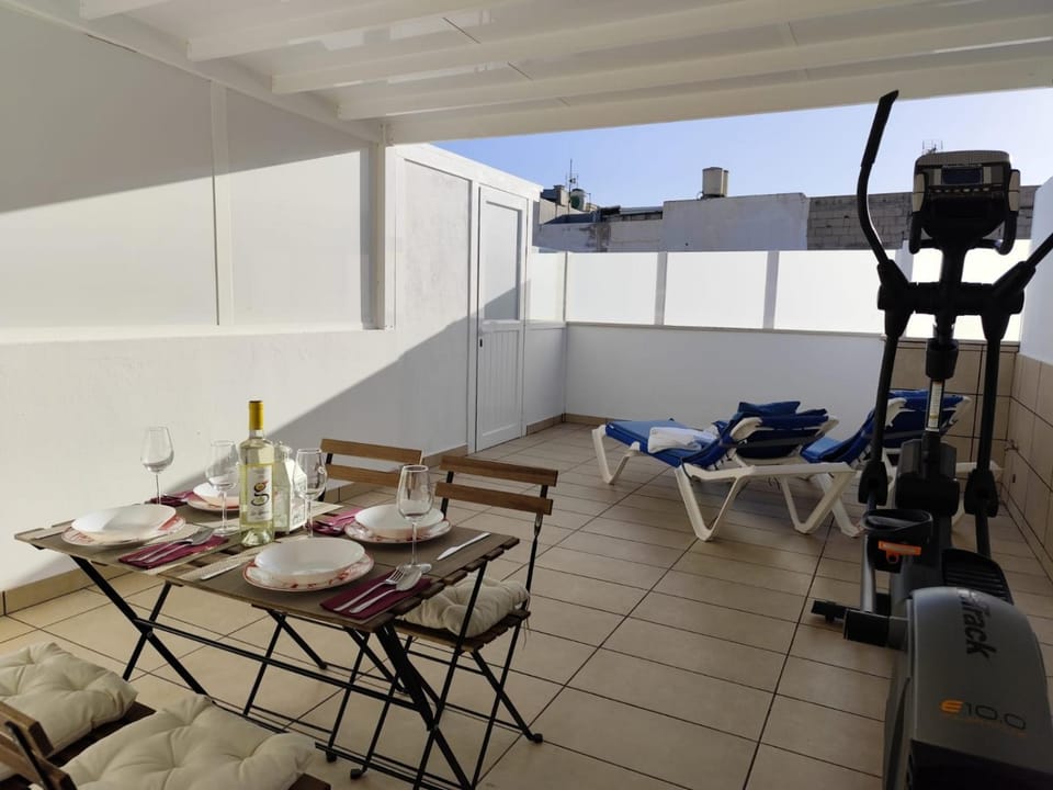 Patio, Balcony/Terrace, Seating area, Dining area, sunbed, towels, washing machine