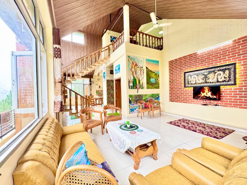 Communal lounge/ TV room, Living room, Seating area, Evening entertainment