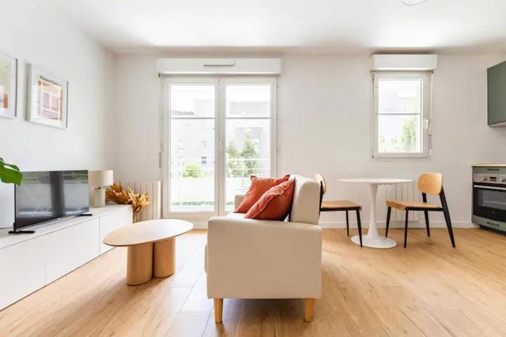 Appartement cosy avec terrasse proche de Paris Apartment in Saint-Denis, France