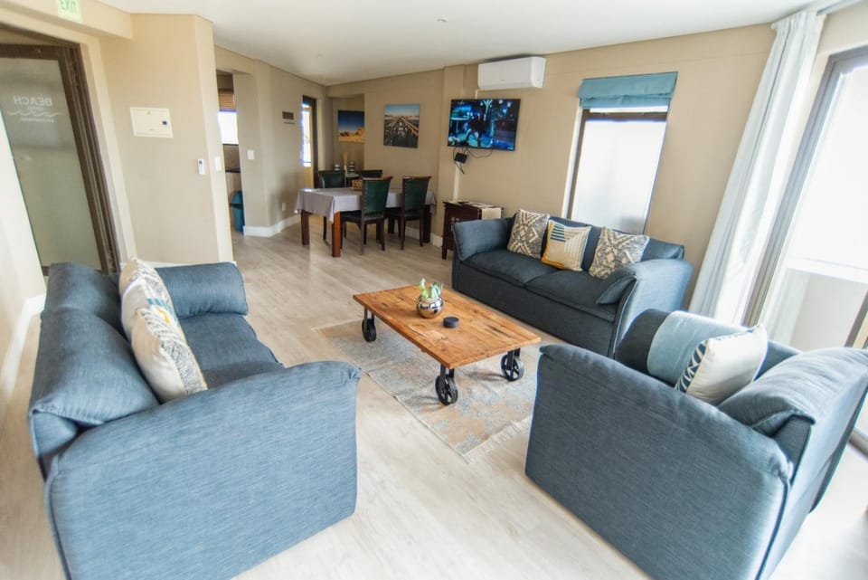 Living room, Seating area, air conditioner