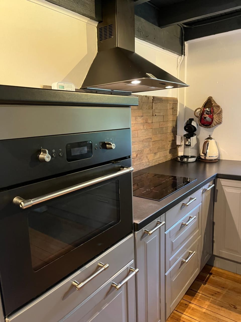 Kitchen or kitchenette, microwave, oven, stove