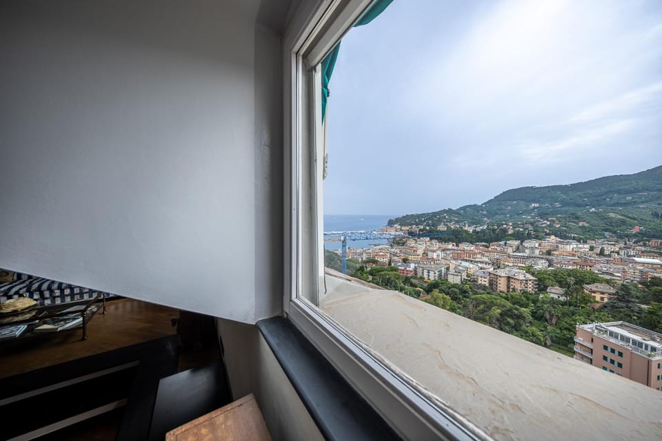 City view, Sea view