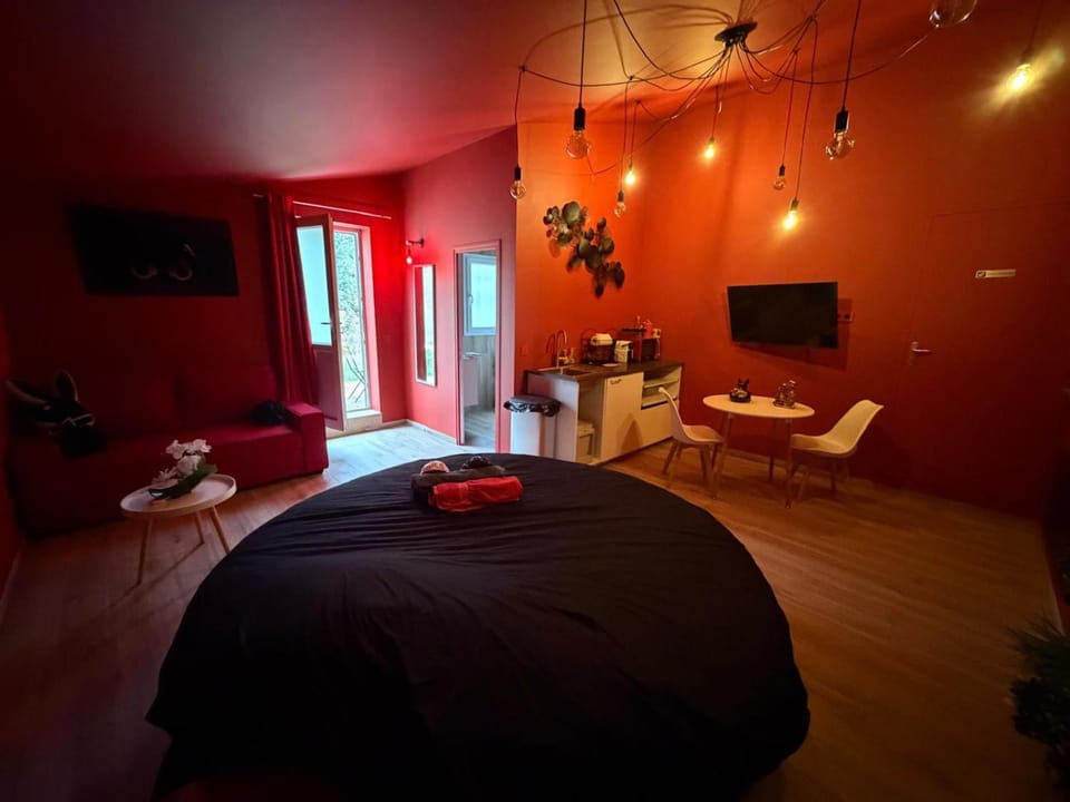 Photo of the whole room, Bedroom