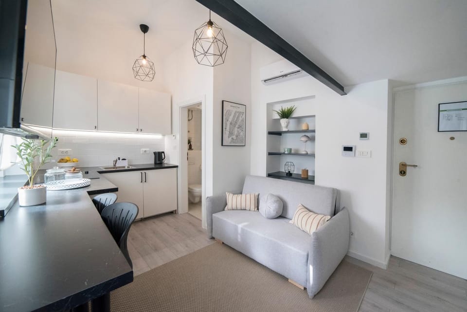 Kitchen or kitchenette, Living room, Photo of the whole room, Seating area, Dining area, stove
