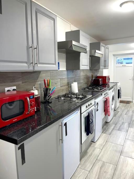 Kitchen or kitchenette, Kitchen or kitchenette, oven, stove, toaster, washing machine, dryer