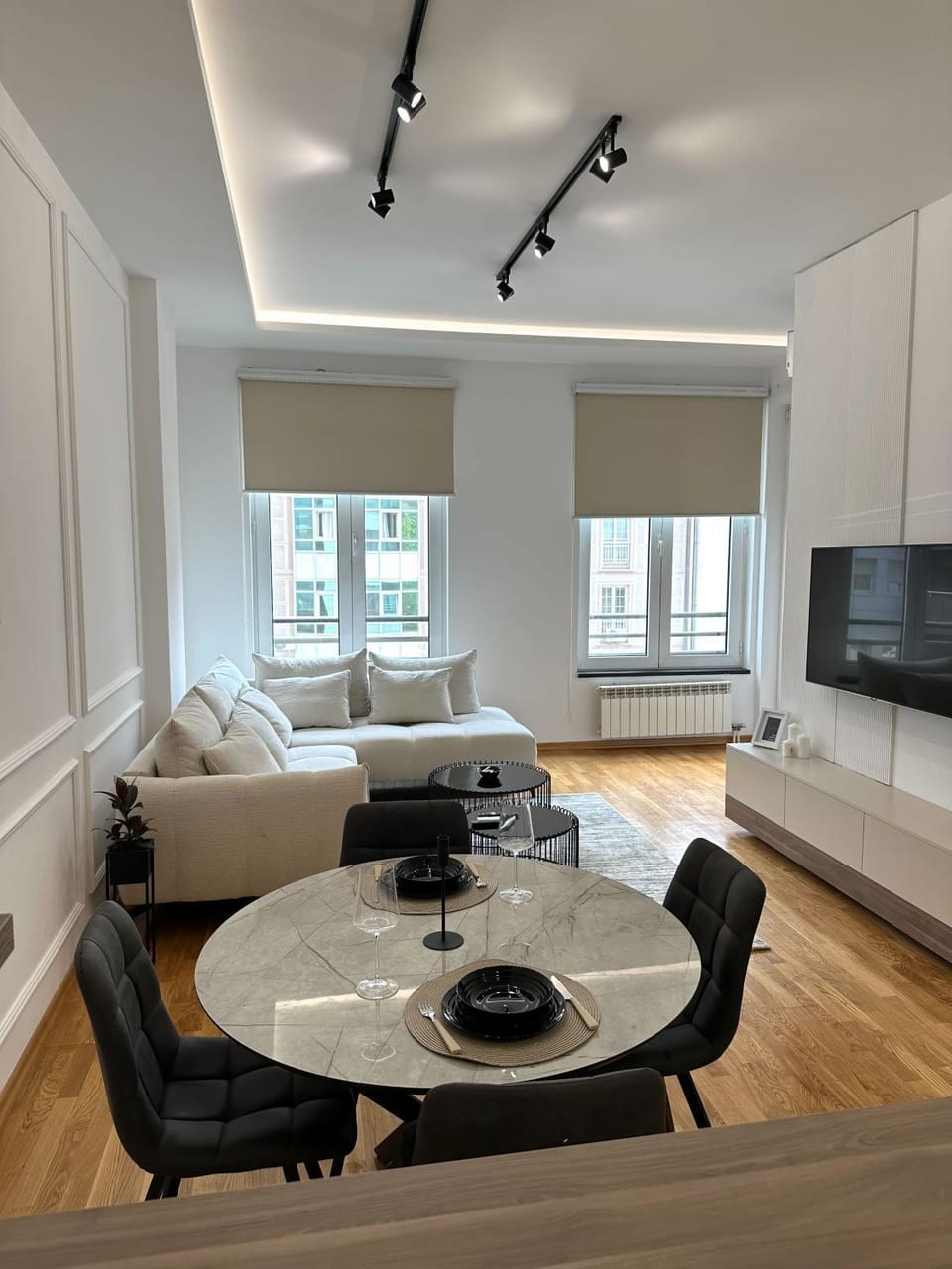 TV and multimedia, Living room, Dining area