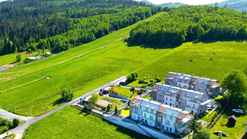 Property building, Neighbourhood
